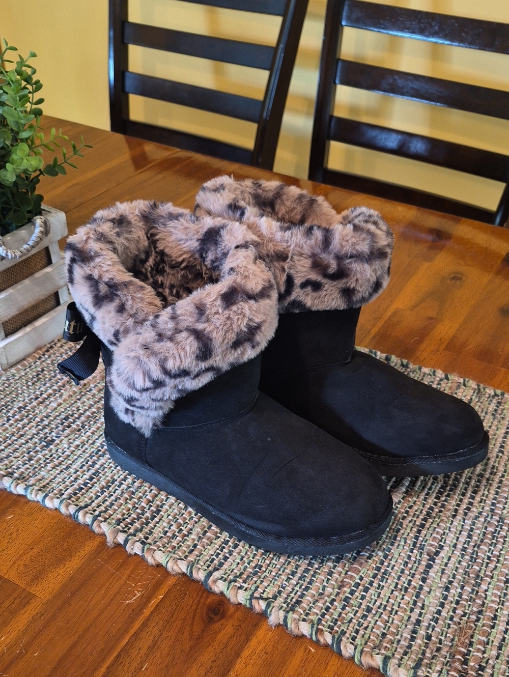 Juicy Couture Black Boots with Leopard-Print Faux Fur Cuff